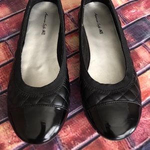 Girl's black patent leather dress shoes size 2